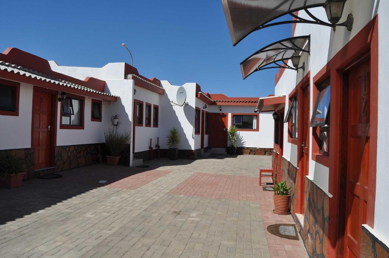 Timo's guesthouse accommodation Lüderitz Esterno foto