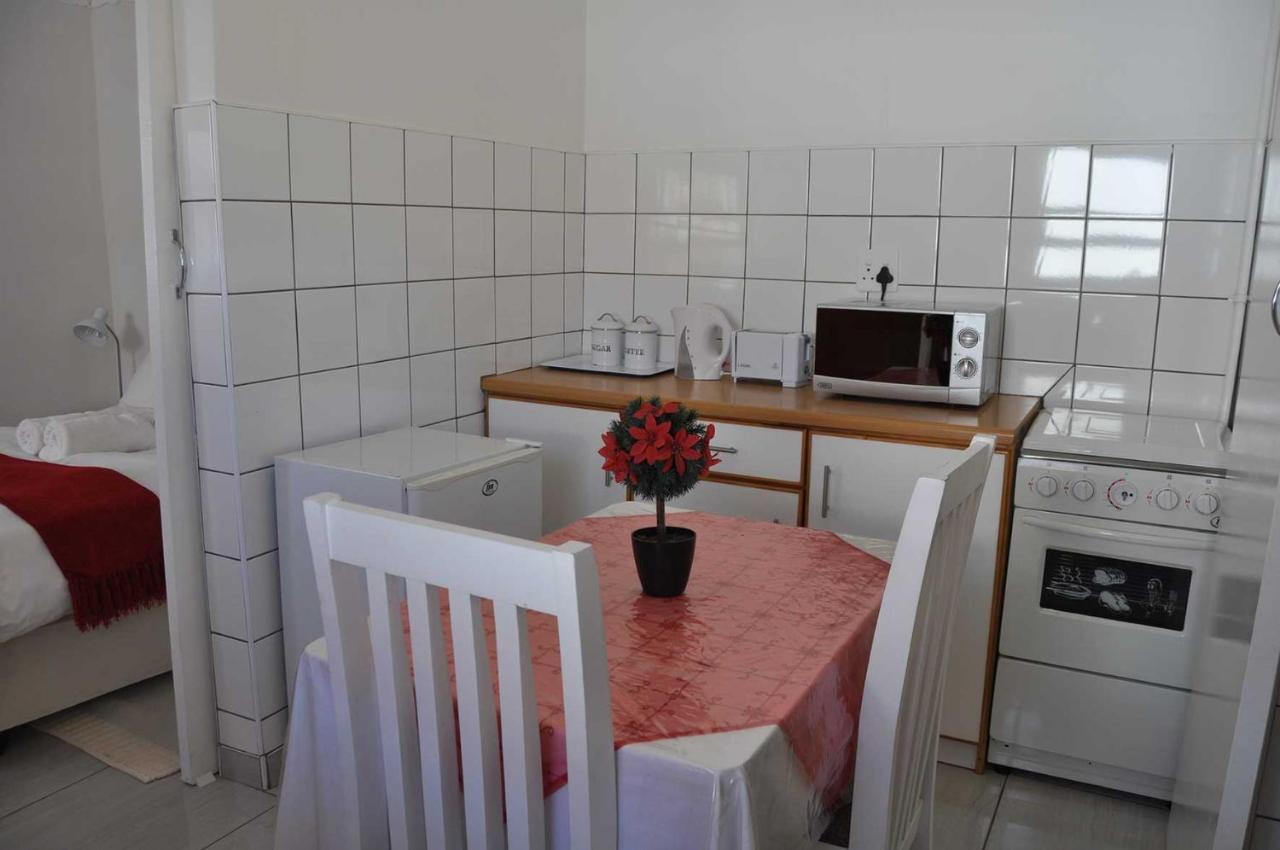 Timo's guesthouse accommodation Lüderitz Esterno foto