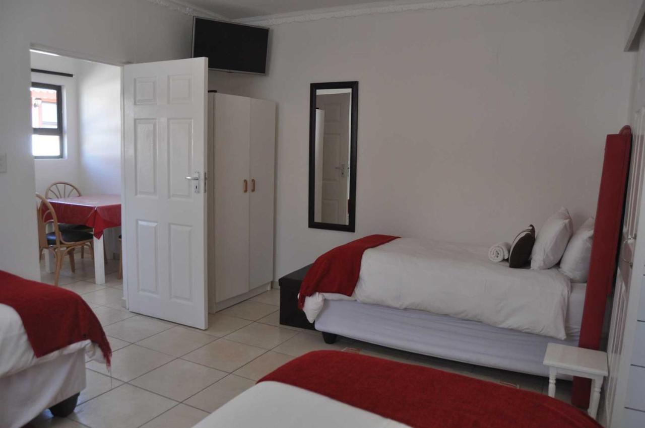 Timo's guesthouse accommodation Lüderitz Esterno foto