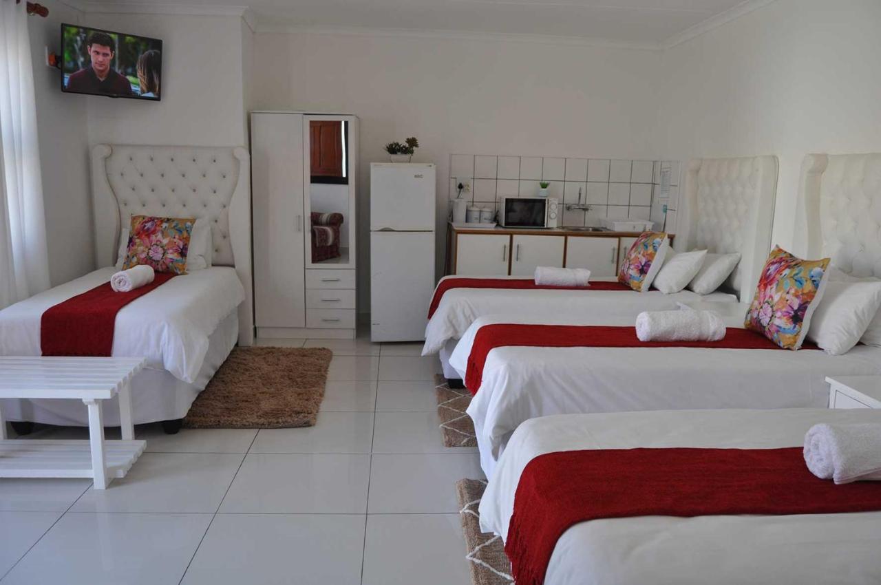Timo's guesthouse accommodation Lüderitz Esterno foto