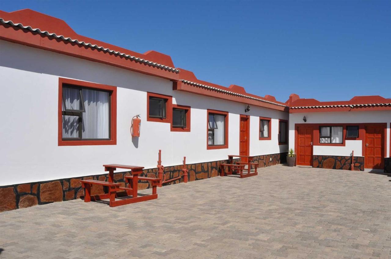 Timo's guesthouse accommodation Lüderitz Esterno foto