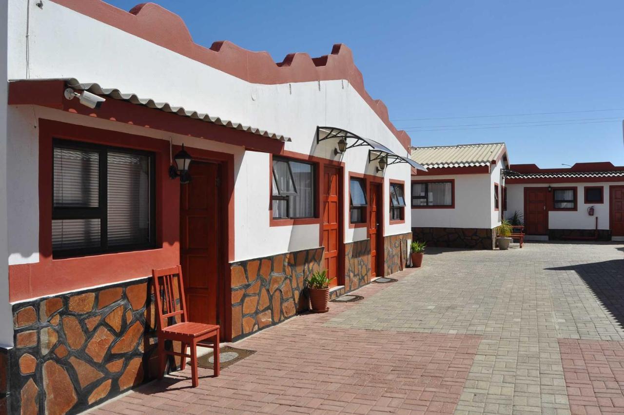 Timo's guesthouse accommodation Lüderitz Esterno foto