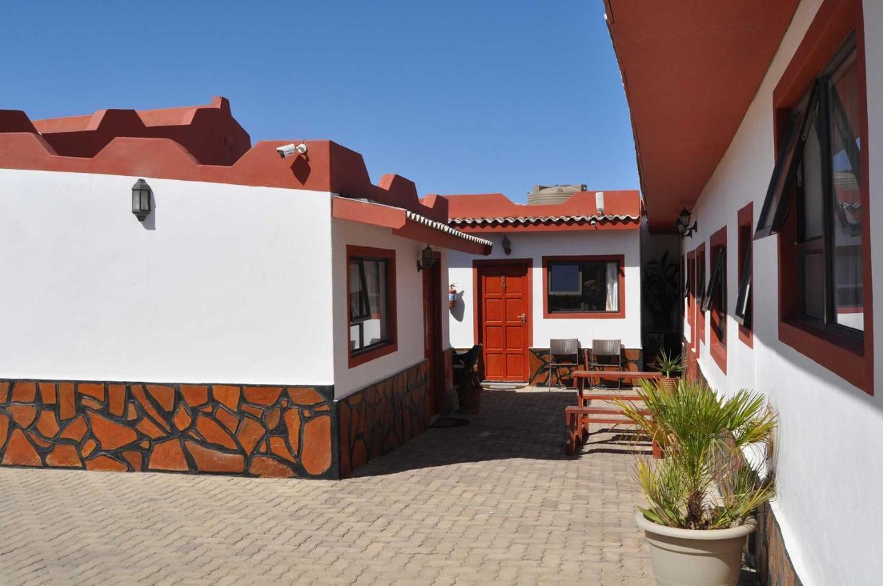Timo's guesthouse accommodation Lüderitz Esterno foto