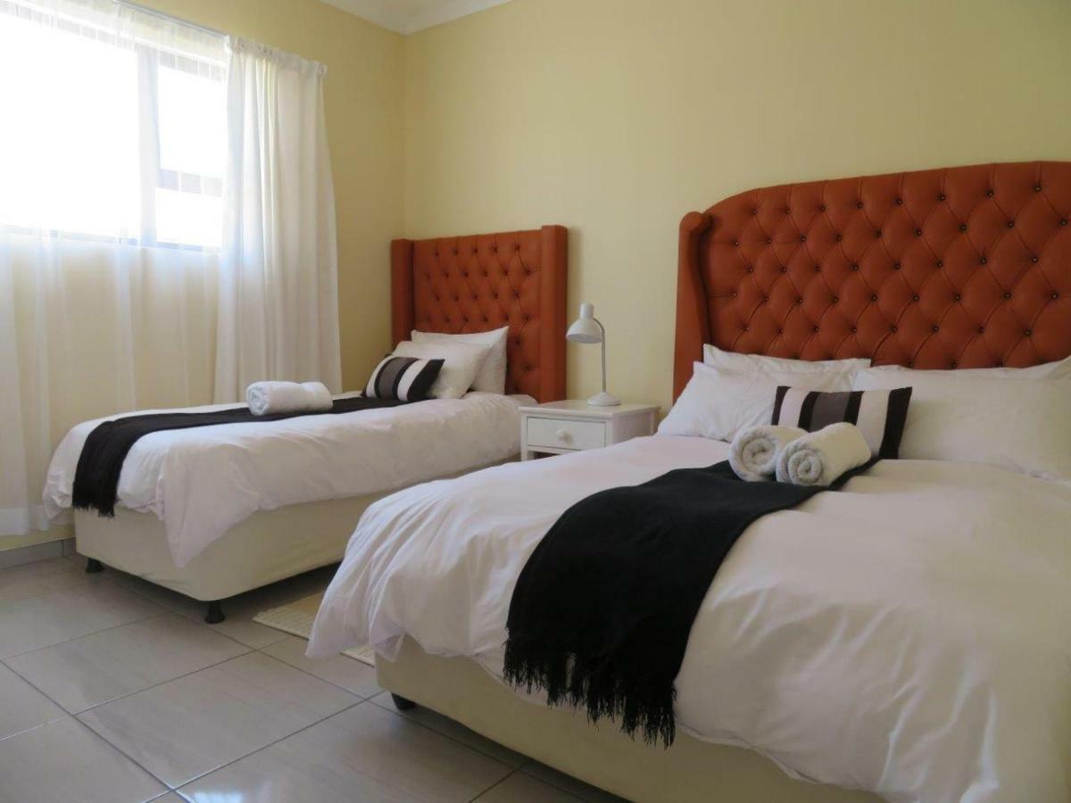 Timo's guesthouse accommodation Lüderitz Esterno foto