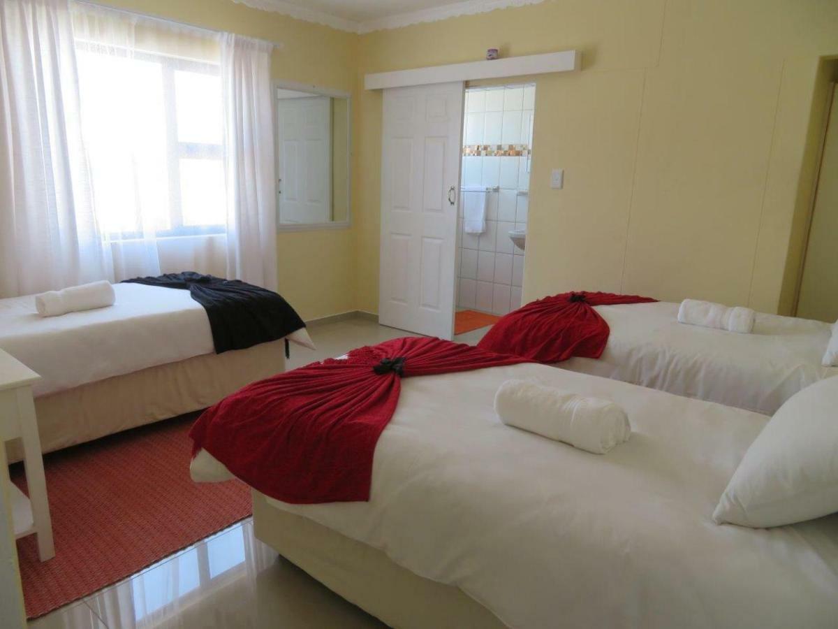 Timo's guesthouse accommodation Lüderitz Esterno foto